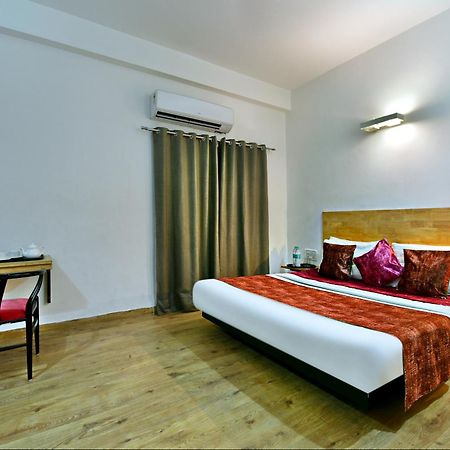 Divine Inn Couple Friendly Hotel Near Sector 51 Metro Station Noida Eksteriør billede