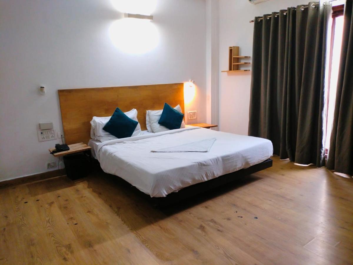 Divine Inn Couple Friendly Hotel Near Sector 51 Metro Station Noida Eksteriør billede