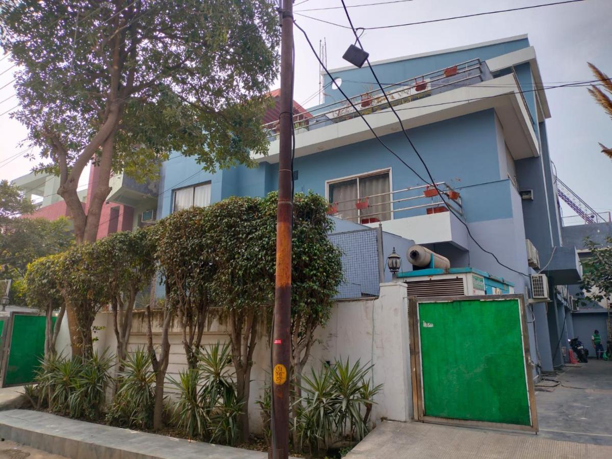 Divine Inn Couple Friendly Hotel Near Sector 51 Metro Station Noida Eksteriør billede