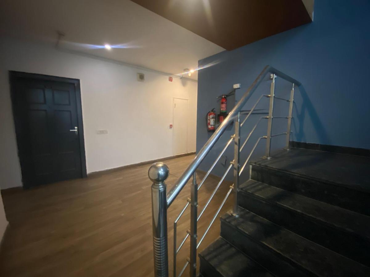 Divine Inn Couple Friendly Hotel Near Sector 51 Metro Station Noida Eksteriør billede
