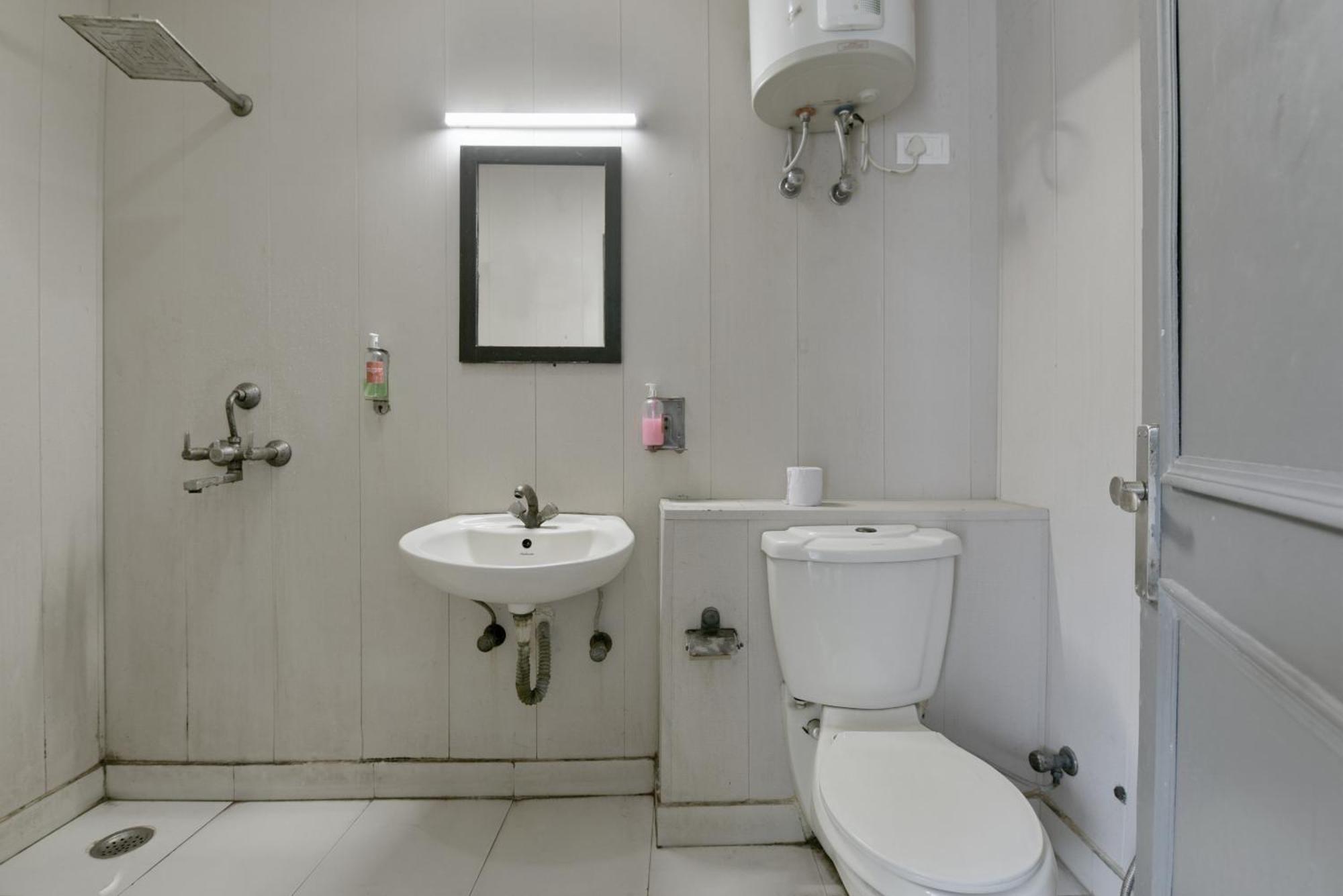Divine Inn Couple Friendly Hotel Near Sector 51 Metro Station Noida Eksteriør billede
